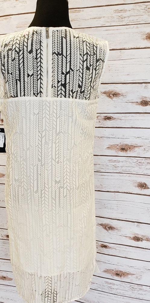 NWT- VINCE CAMUTO "Graphic Illusion" Dress Sz 4 - Picture 4 of 5